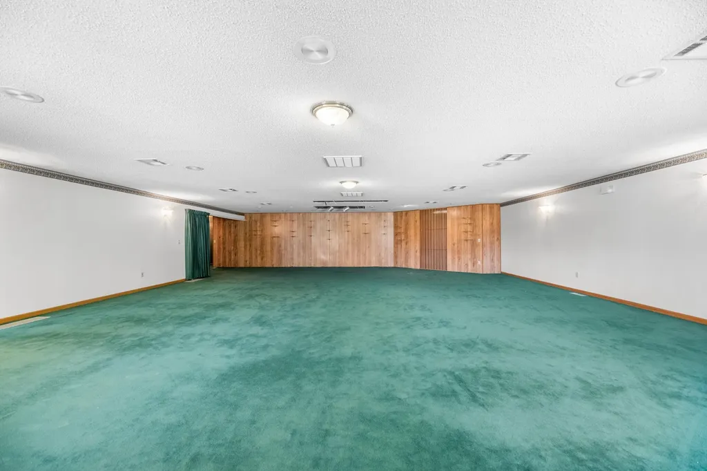 106 E Shadybrook Cheney KS 67205