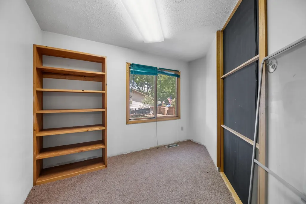 106 E Shadybrook Cheney KS 67205