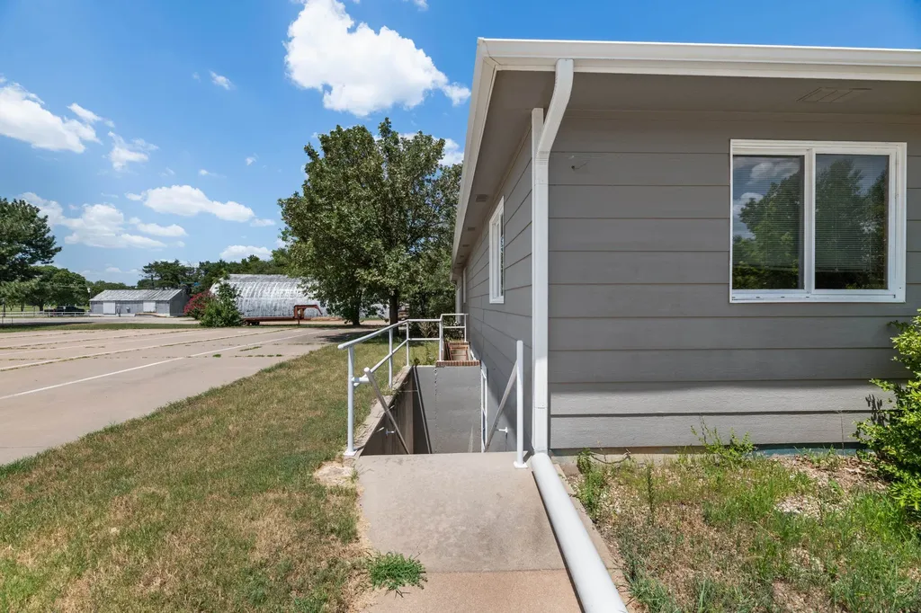 106 E Shadybrook Cheney KS 67205
