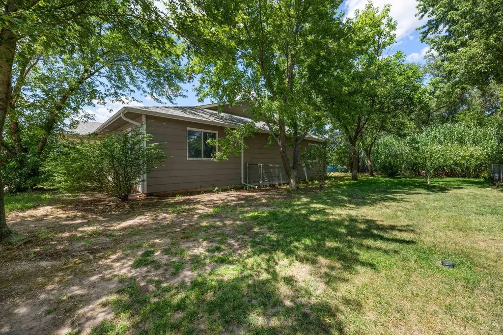 106 E Shadybrook Cheney KS 67205