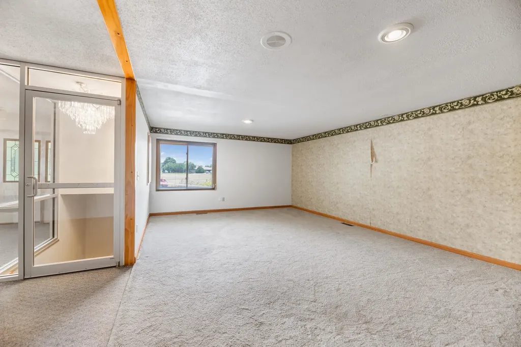 106 E Shadybrook Cheney KS 67205