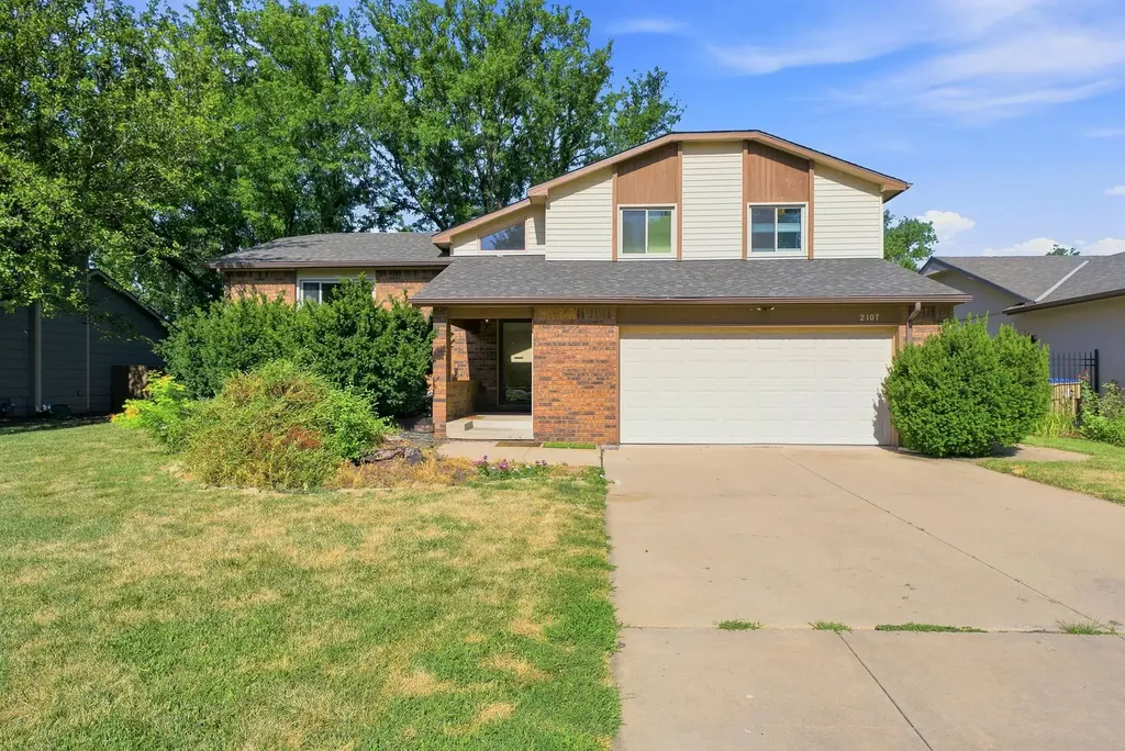 2107 N Murray Circle Wichita KS 67212