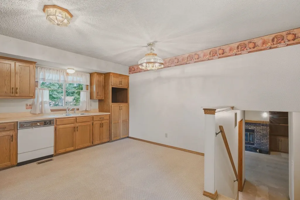 2107 N Murray Circle Wichita KS 67212