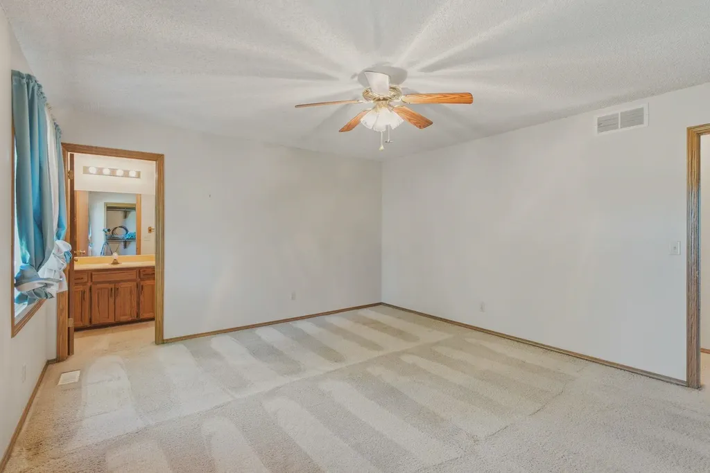 2107 N Murray Circle Wichita KS 67212