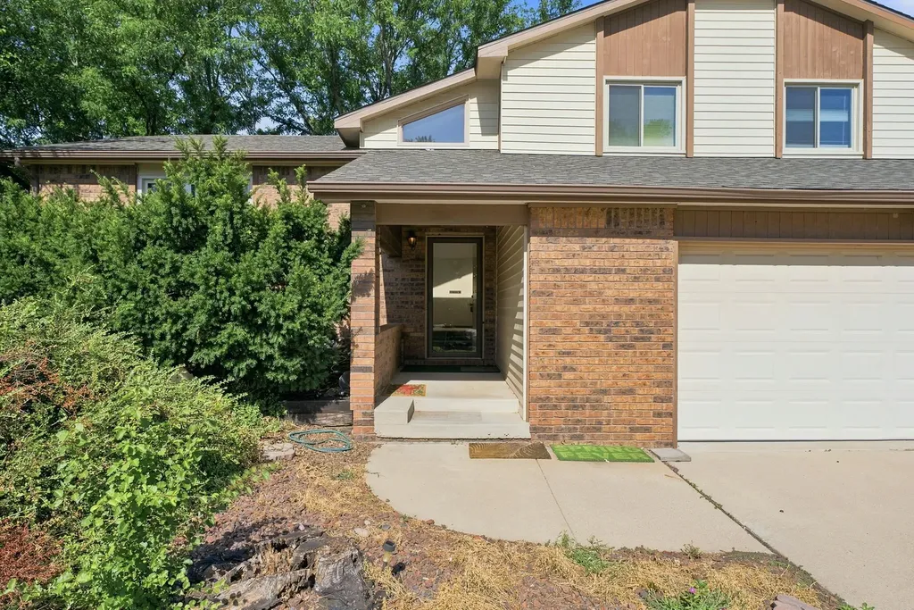 2107 N Murray Circle Wichita KS 67212