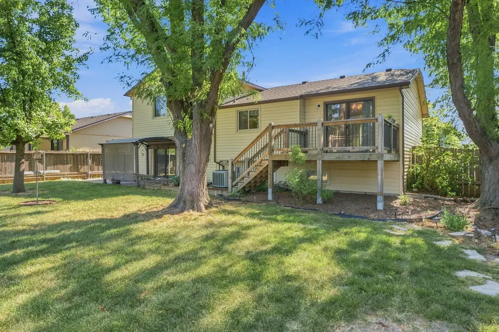 2107 N Murray Circle Wichita KS 67212