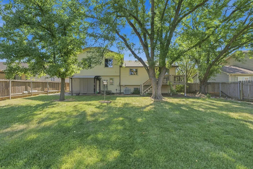 2107 N Murray Circle Wichita KS 67212