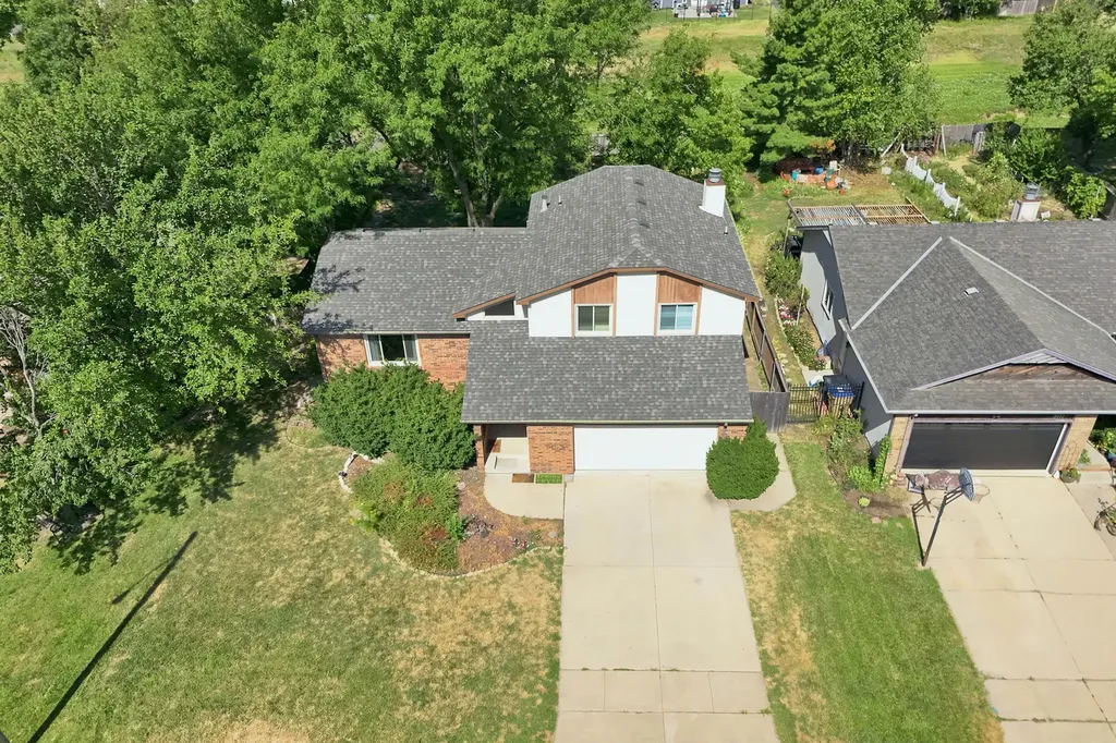 2107 N Murray Circle Wichita KS 67212