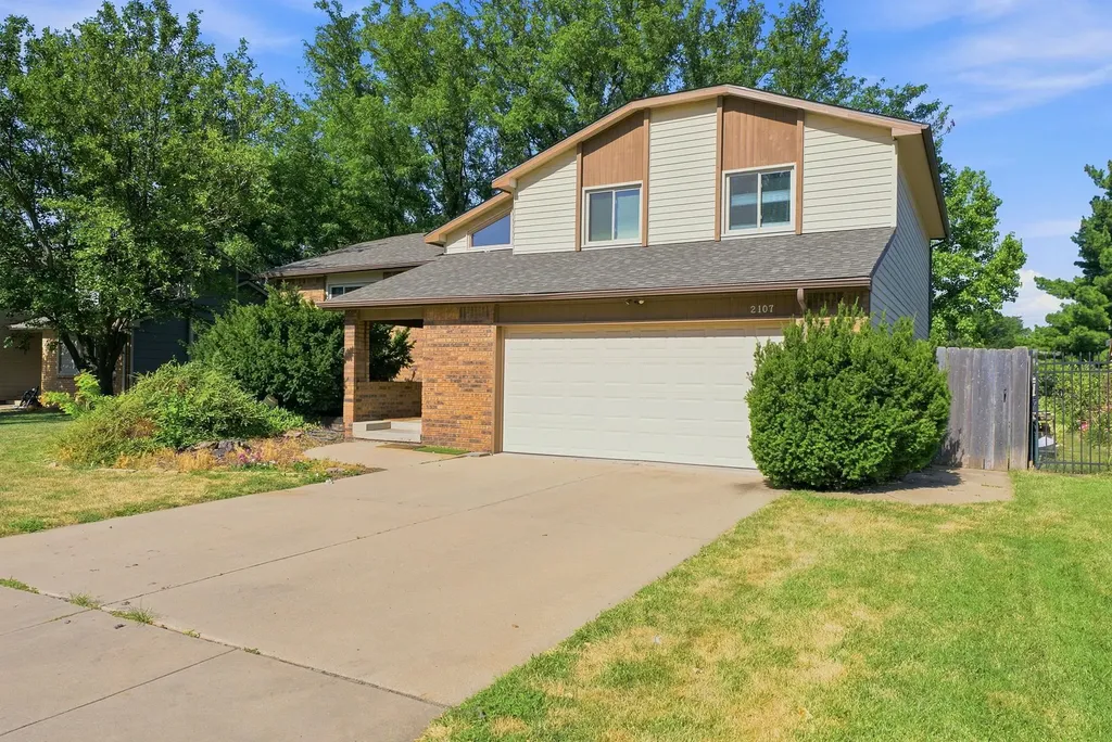 2107 N Murray Circle Wichita KS 67212
