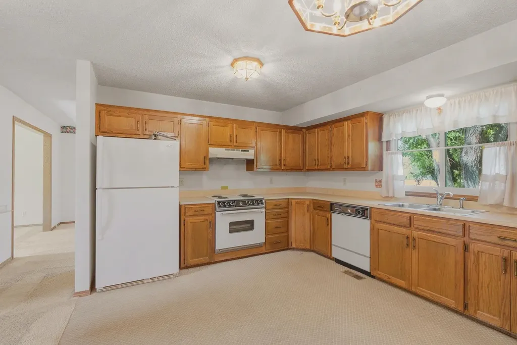 2107 N Murray Circle Wichita KS 67212