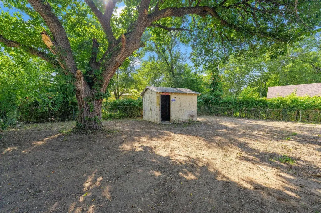 2122 N Erie Avenue Wichita KS 67214