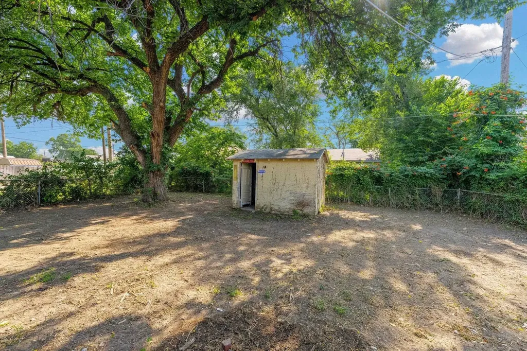 2122 N Erie Avenue Wichita KS 67214