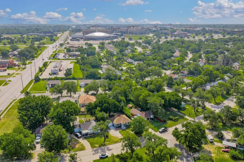 2122 N Erie Avenue Wichita KS 67214