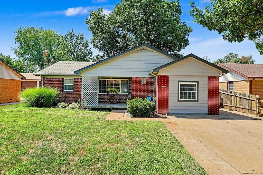 215 W Alexander Haysville KS 67060