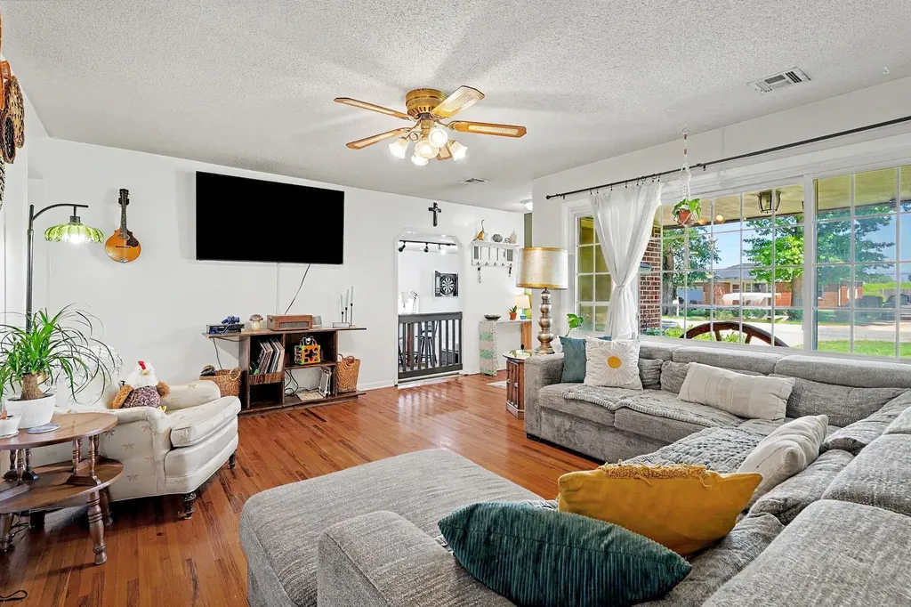 215 W Alexander Haysville KS 67060