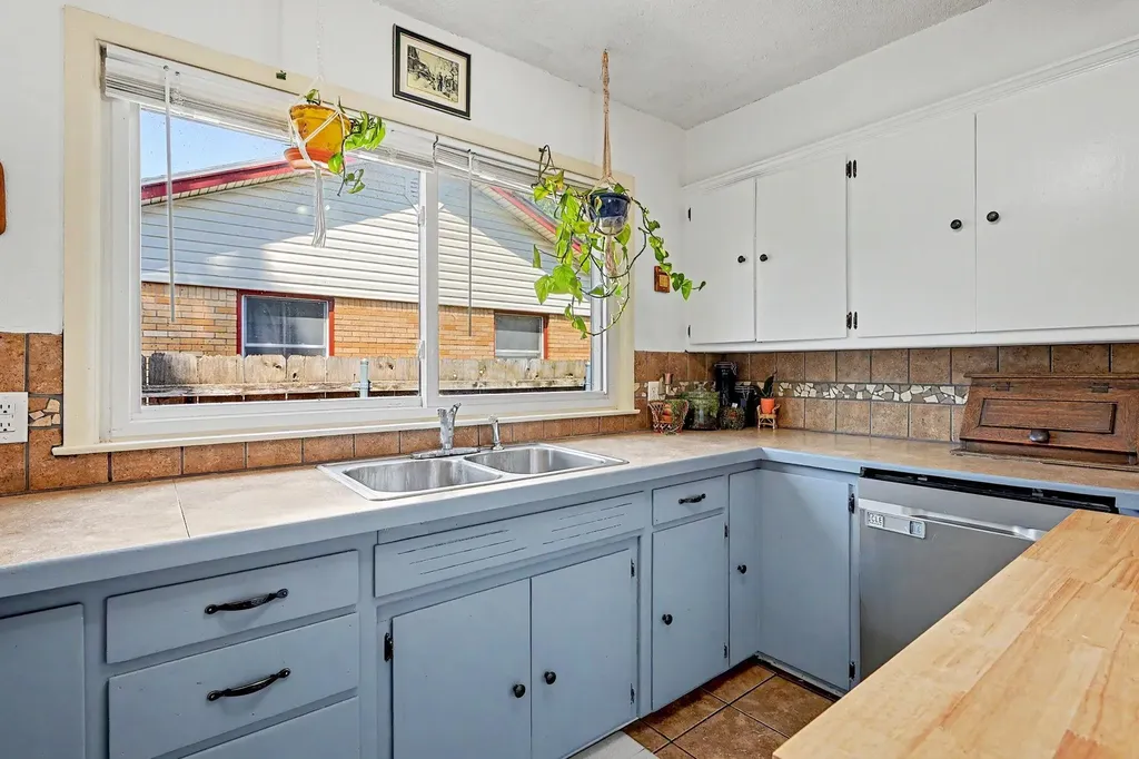 215 W Alexander Haysville KS 67060
