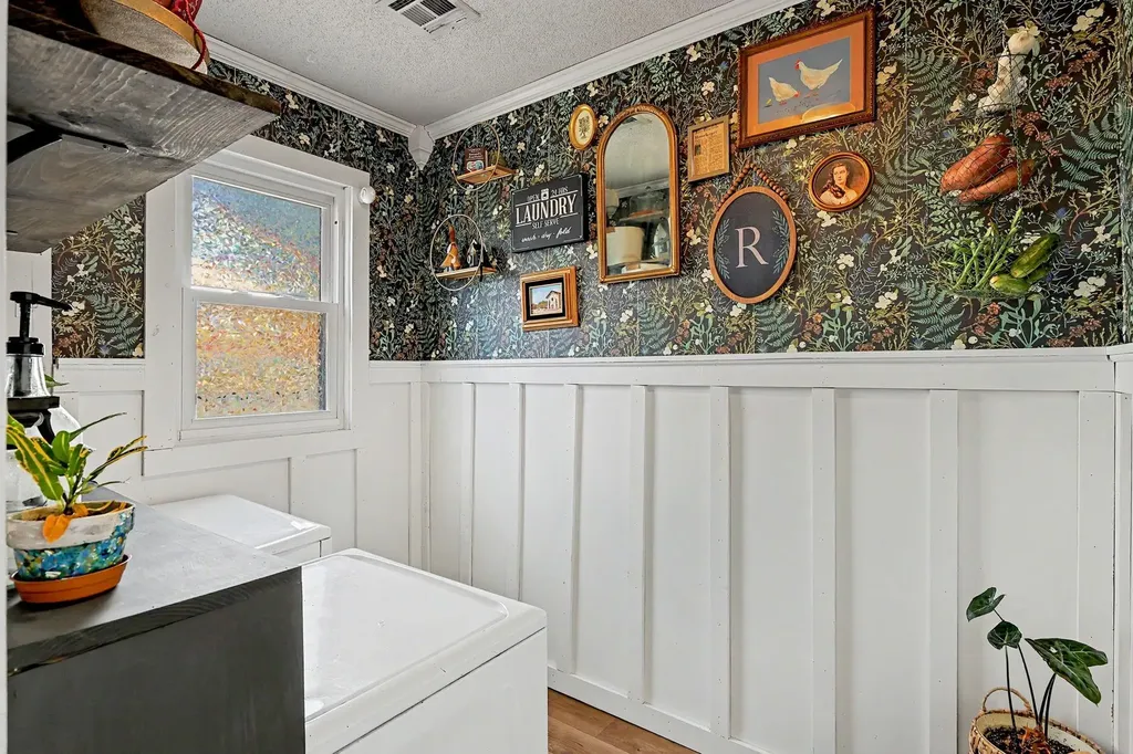 215 W Alexander Haysville KS 67060