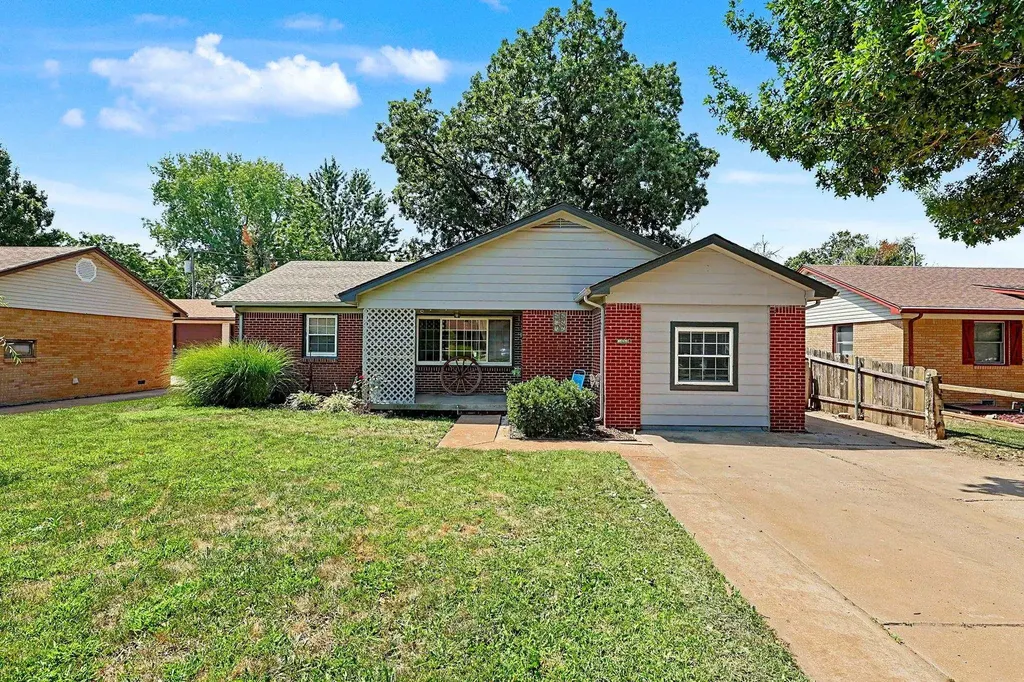 215 W Alexander Haysville KS 67060