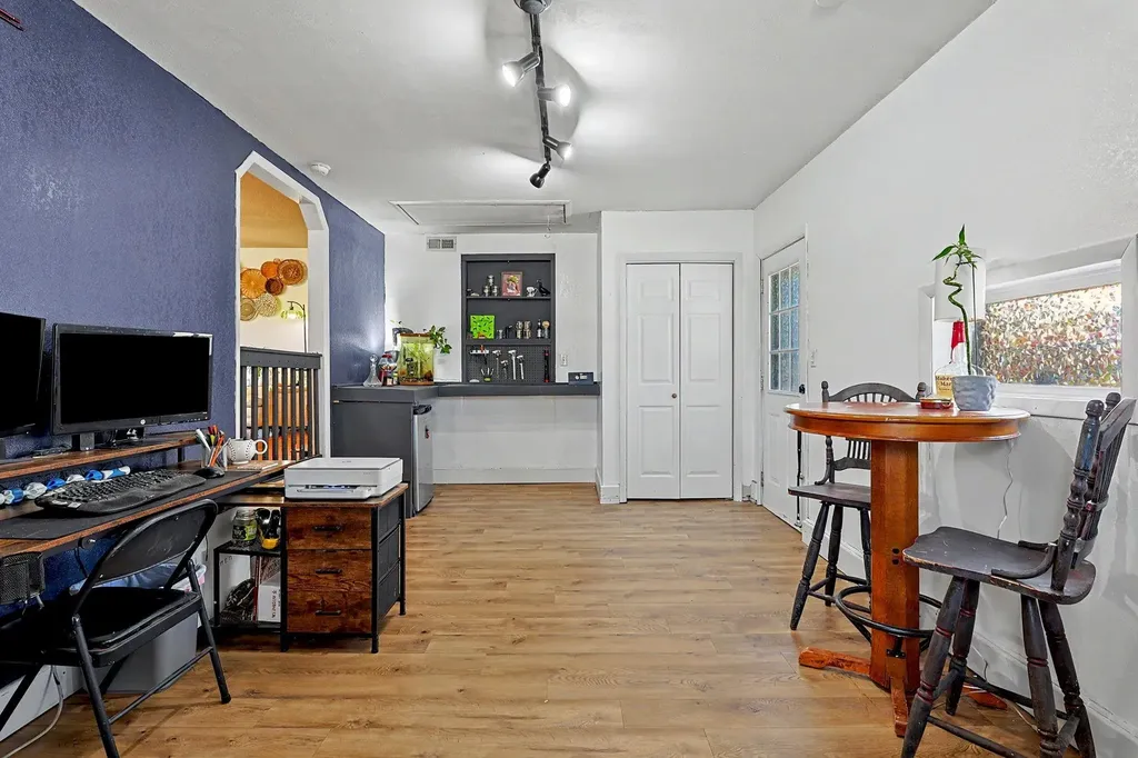 215 W Alexander Haysville KS 67060