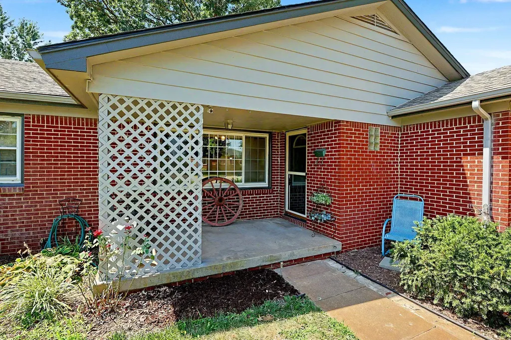 215 W Alexander Haysville KS 67060