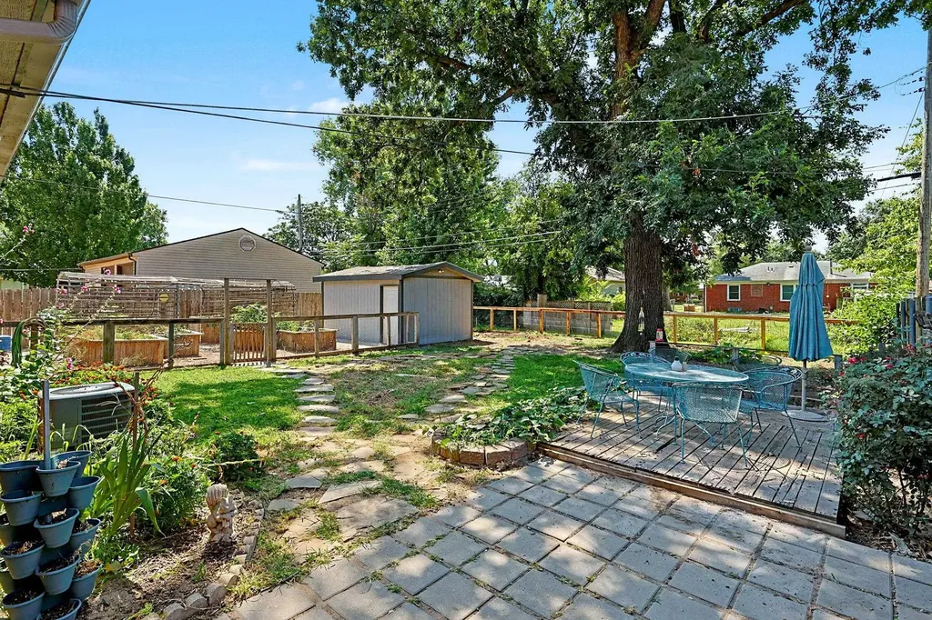 215 W Alexander Haysville KS 67060