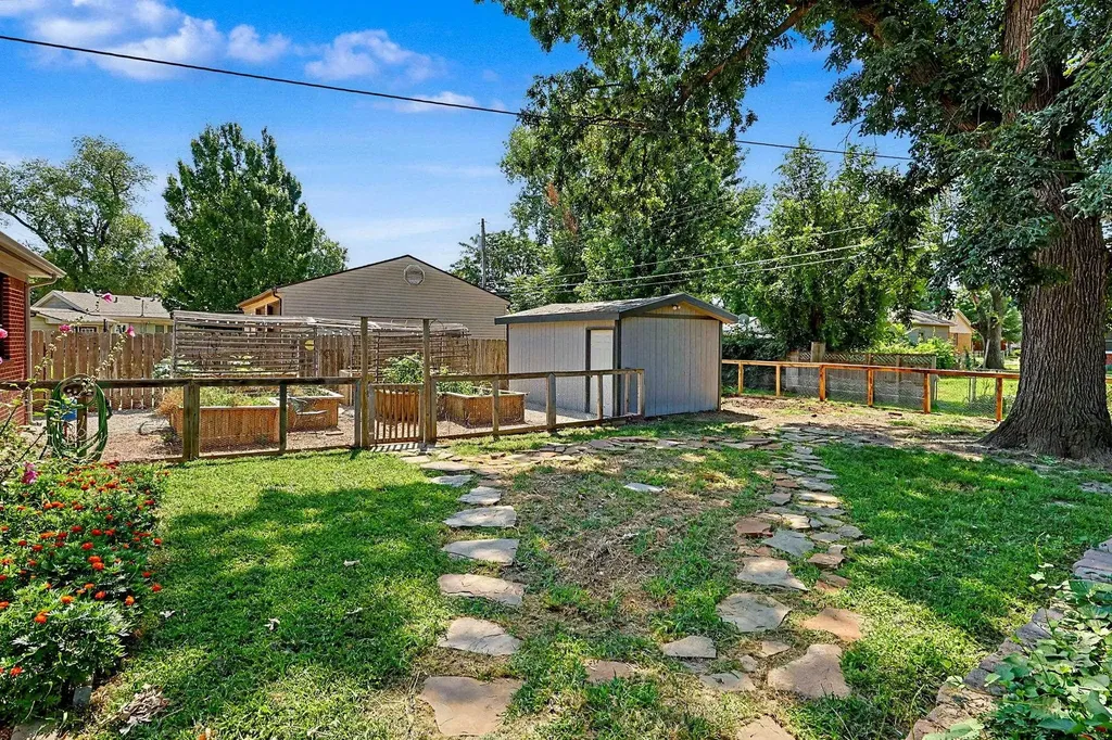215 W Alexander Haysville KS 67060