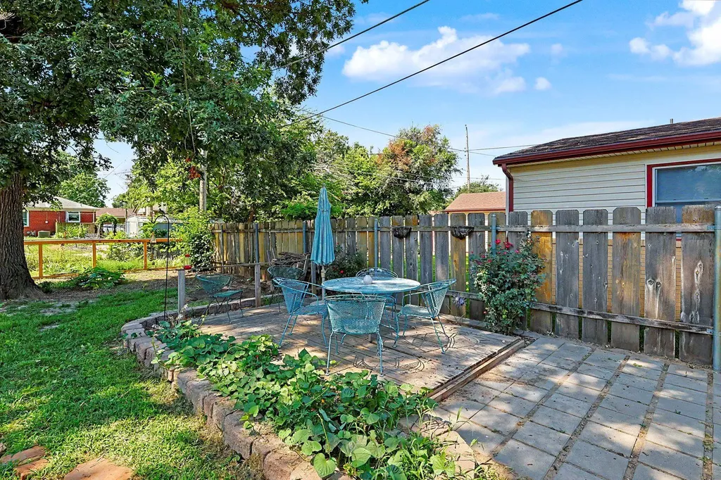 215 W Alexander Haysville KS 67060