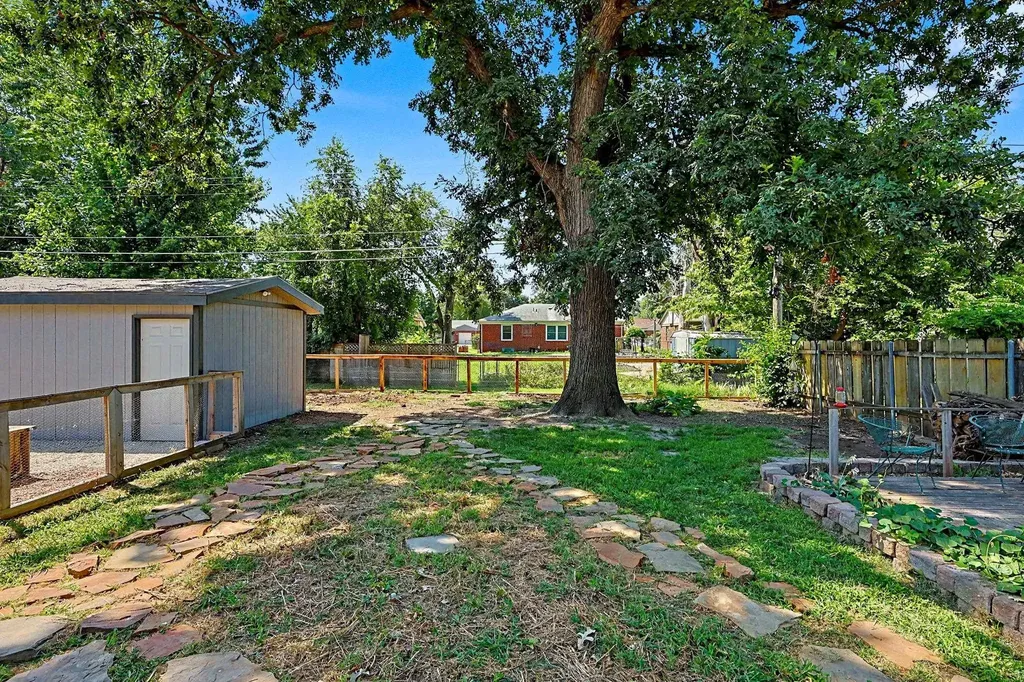 215 W Alexander Haysville KS 67060