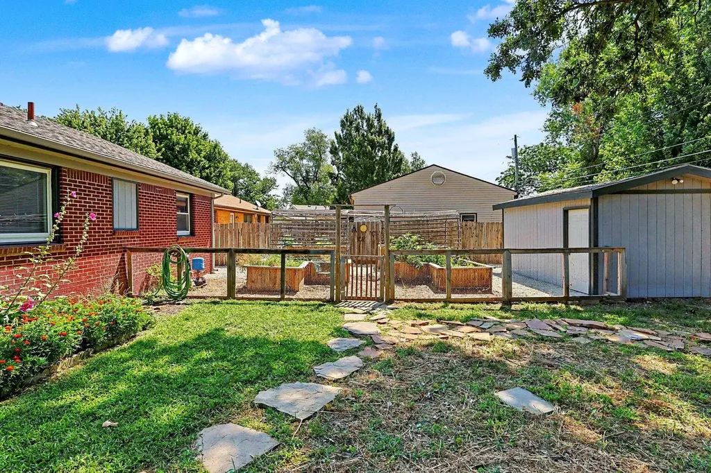 215 W Alexander Haysville KS 67060