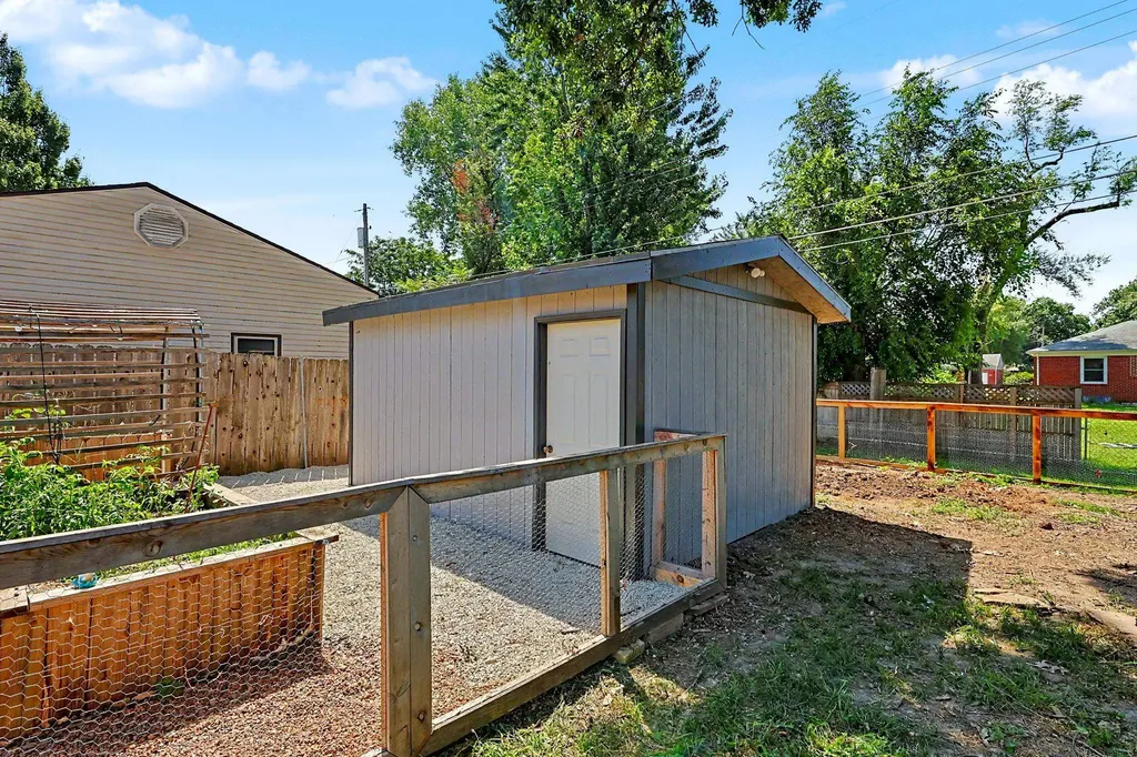 215 W Alexander Haysville KS 67060
