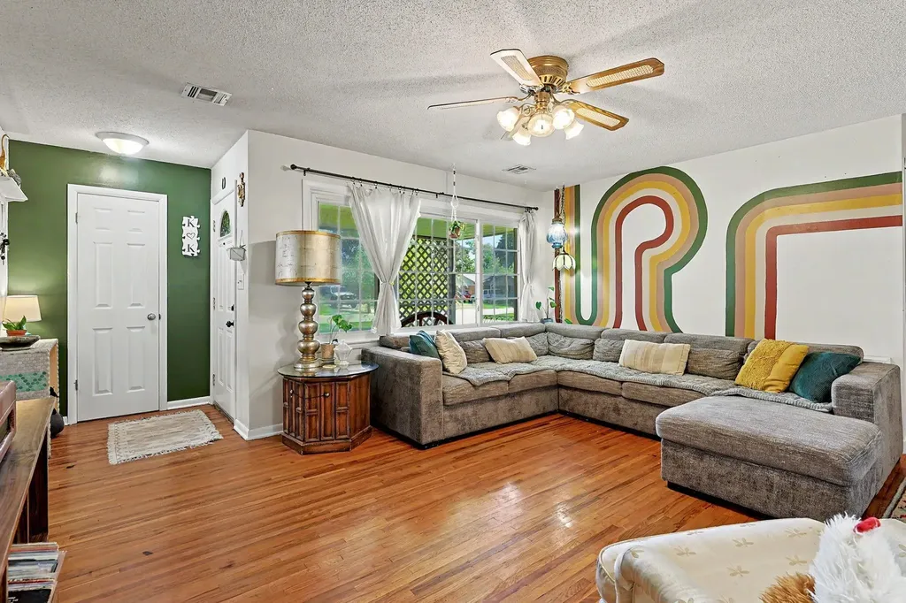 215 W Alexander Haysville KS 67060