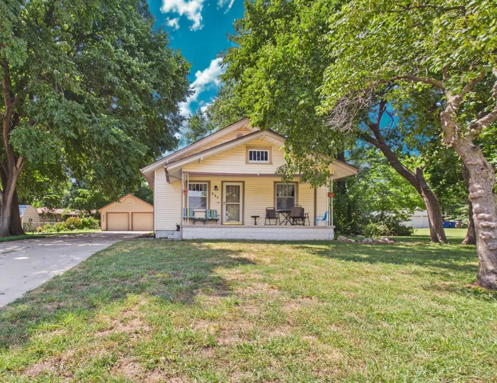 237 S 4th Avenue Clearwater KS 67026