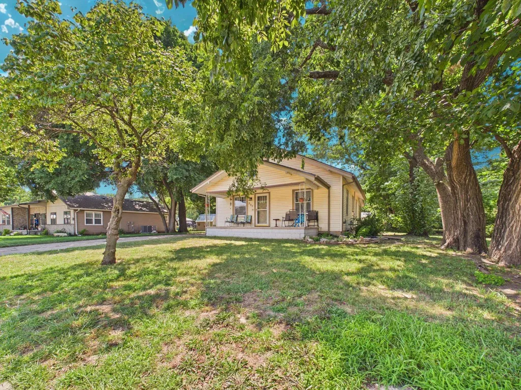 237 S 4th Avenue Clearwater KS 67026