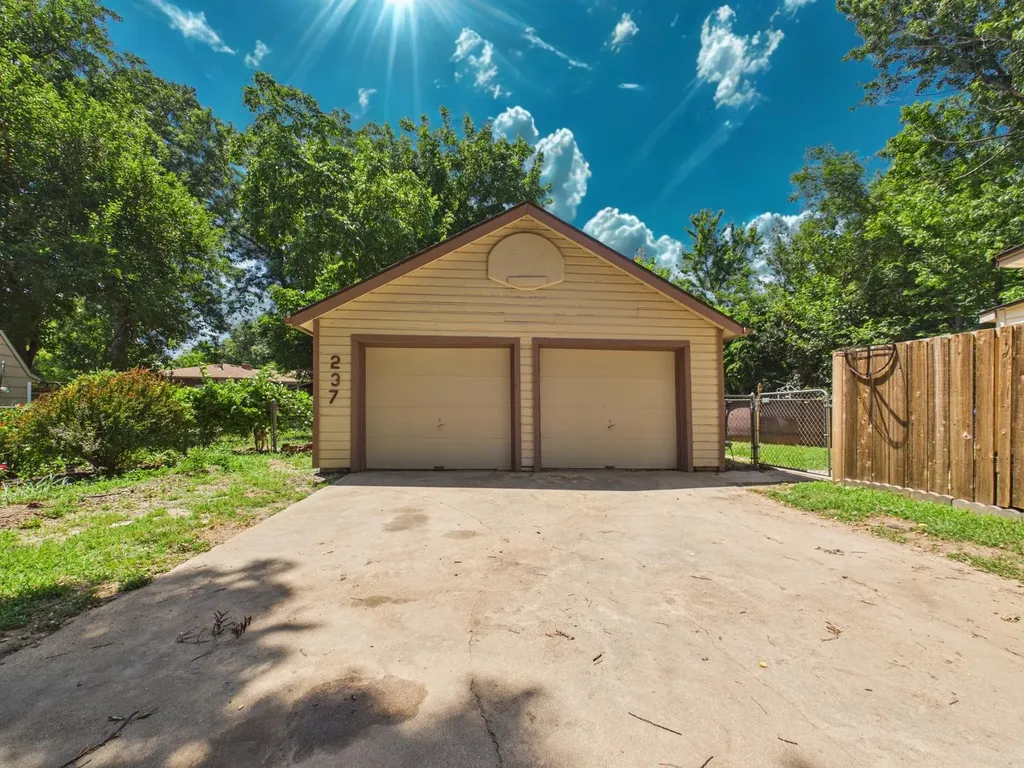 237 S 4th Avenue Clearwater KS 67026