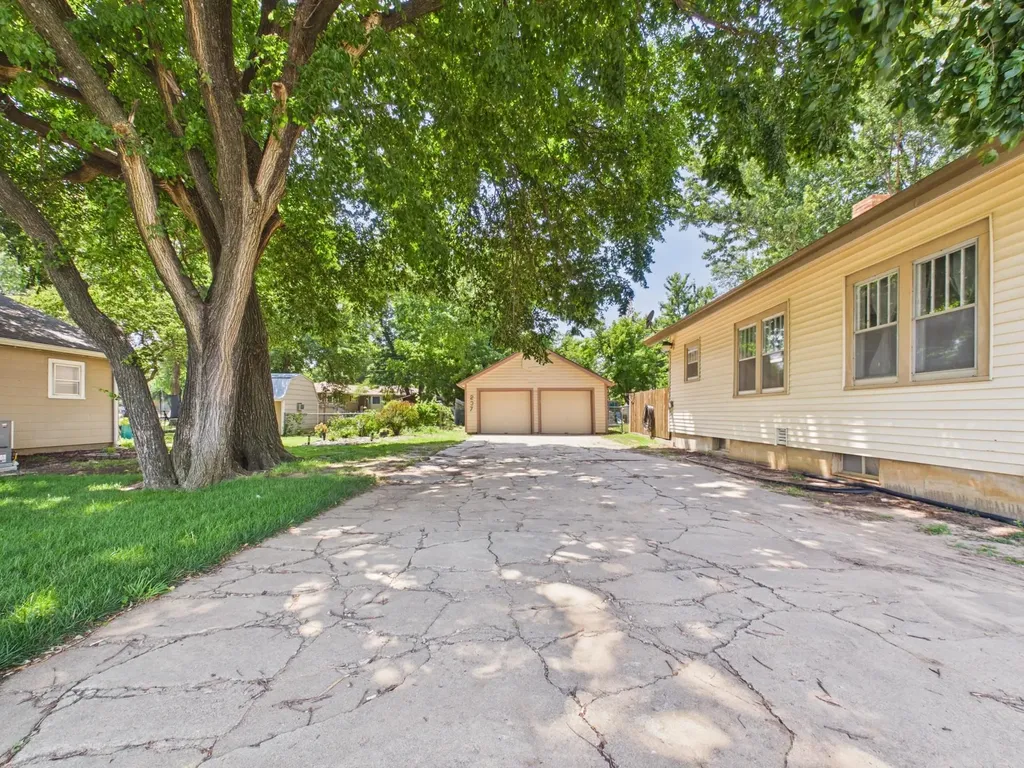 237 S 4th Avenue Clearwater KS 67026