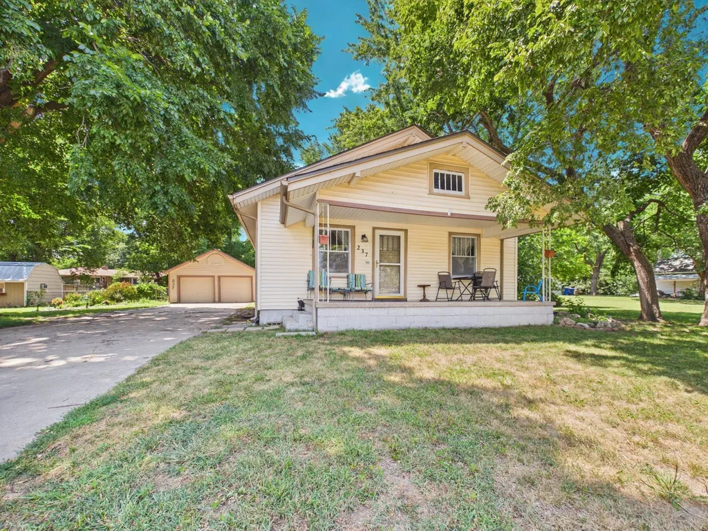 237 S 4th Avenue Clearwater KS 67026