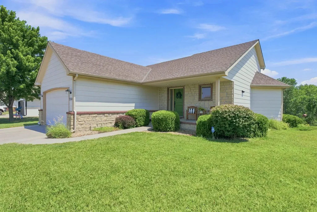 2534 N Davin Circle Wichita KS 67226