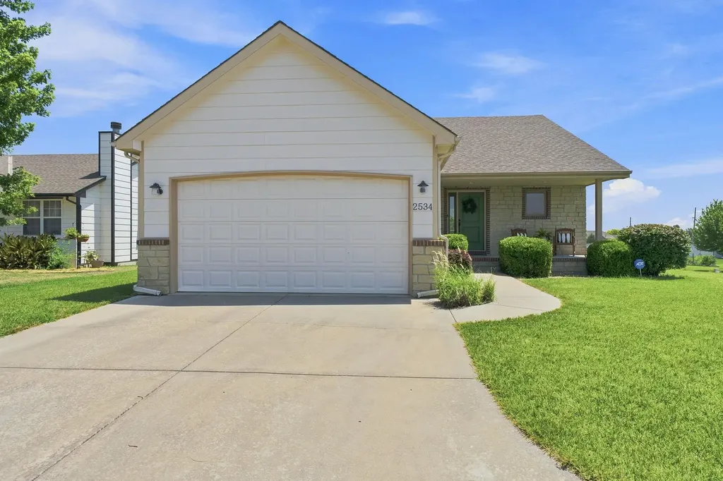 2534 N Davin Circle Wichita KS 67226