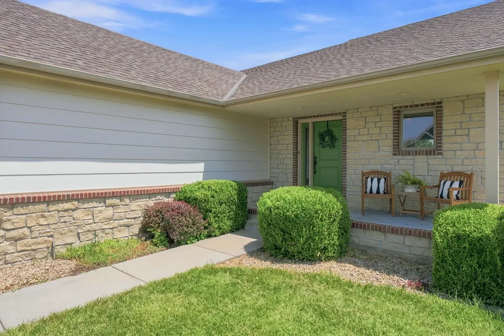 2534 N Davin Circle Wichita KS 67226