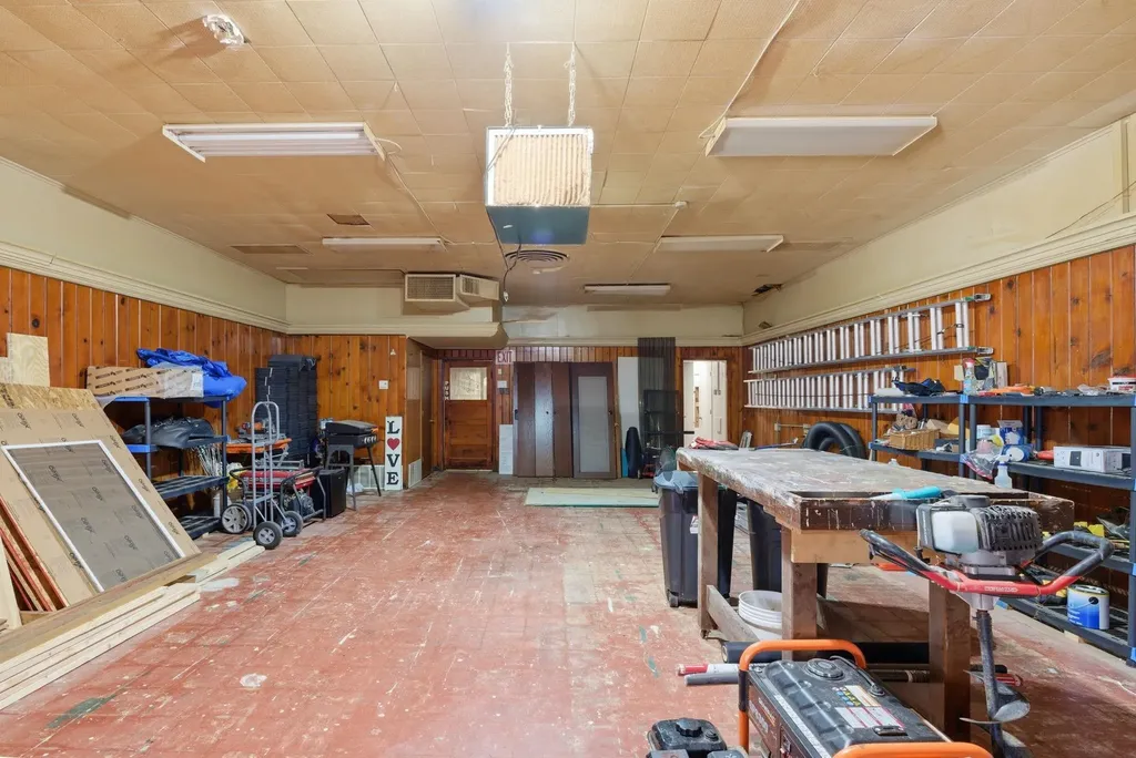 302 N Main Street Newton KS 67114