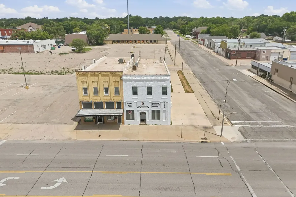 302 N Main Street Newton KS 67114