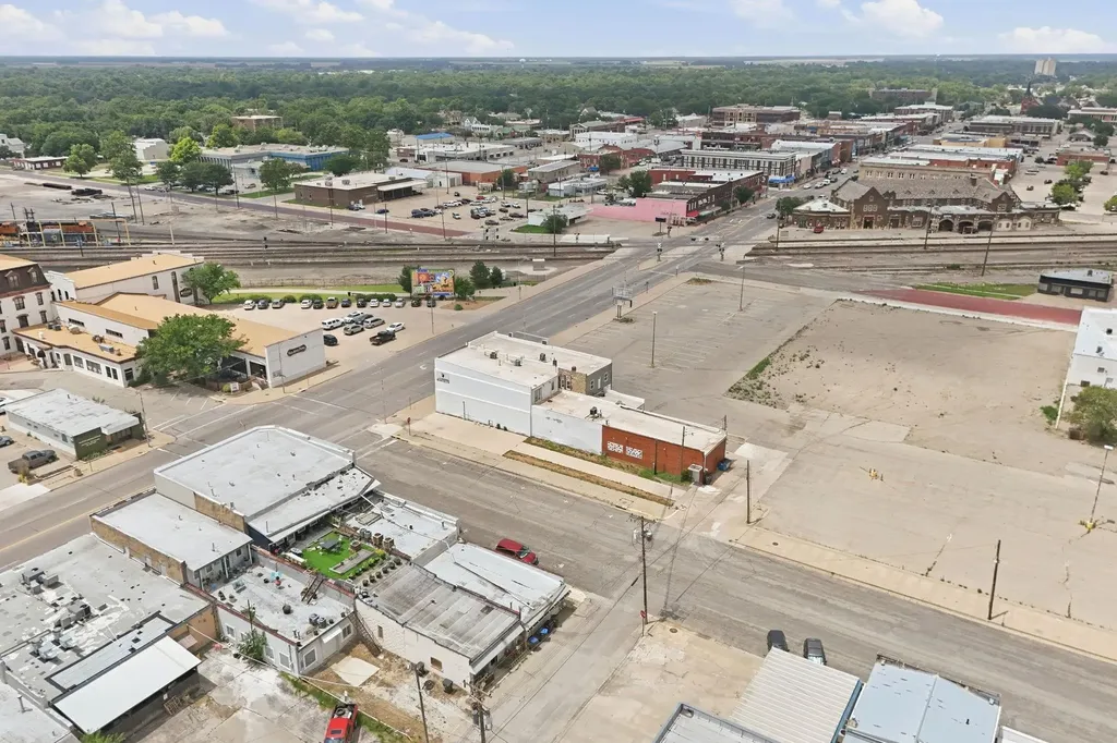 302 N Main Street Newton KS 67114