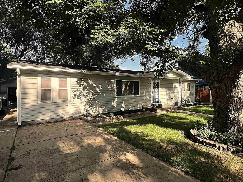 704 N Washington Sedgwick KS 67135