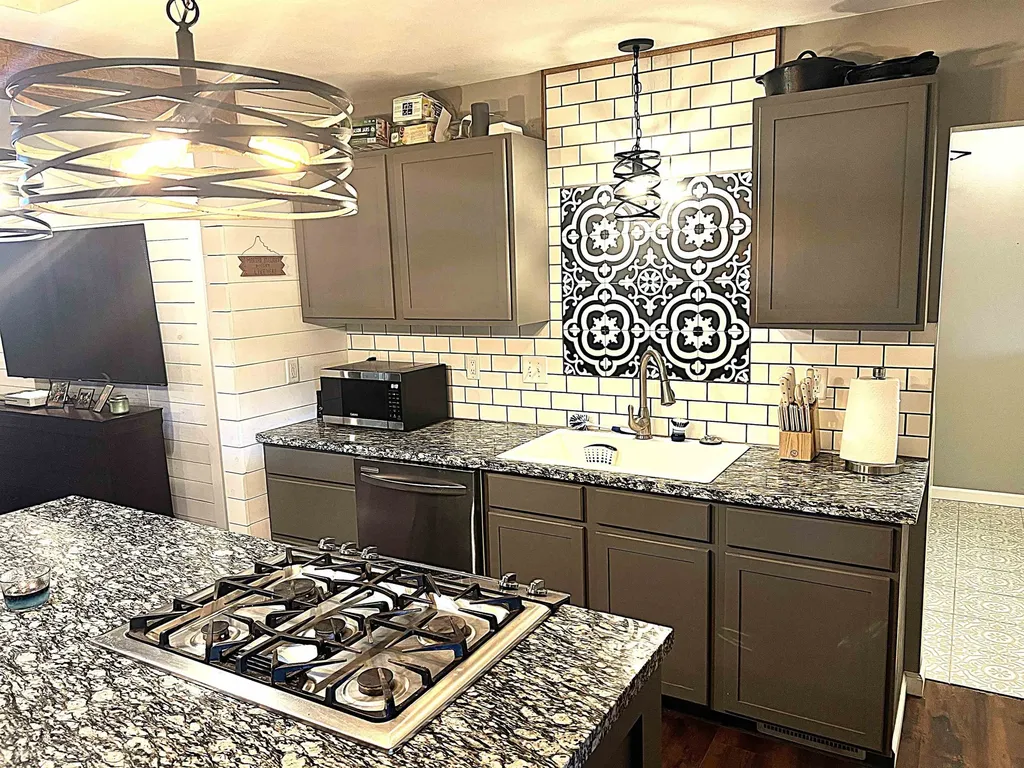 704 N Washington Sedgwick KS 67135