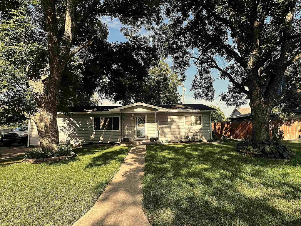 704 N Washington Sedgwick KS 67135