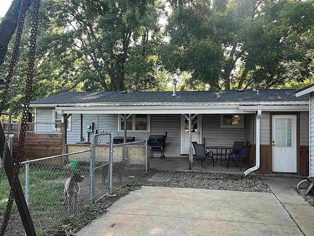 704 N Washington Sedgwick KS 67135