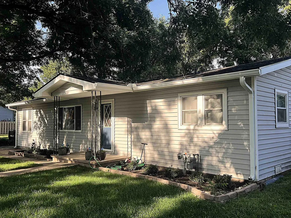 704 N Washington Sedgwick KS 67135