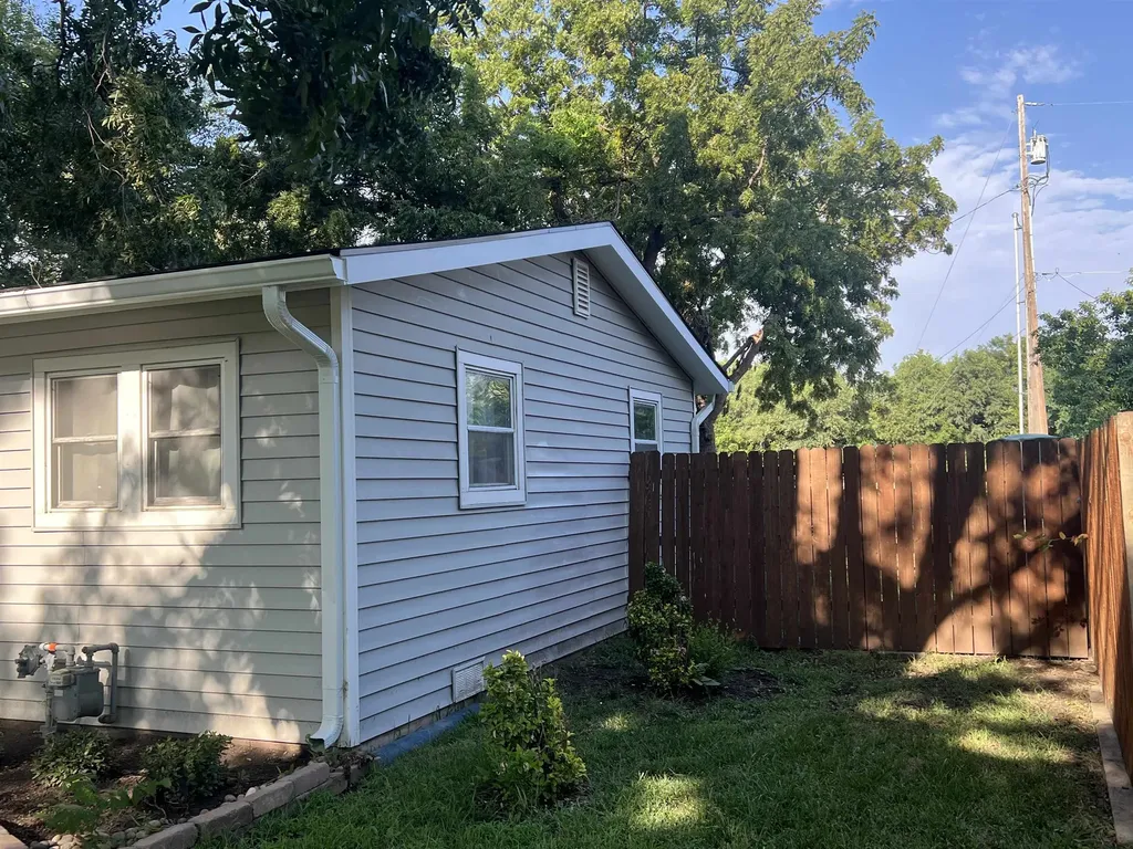 704 N Washington Sedgwick KS 67135
