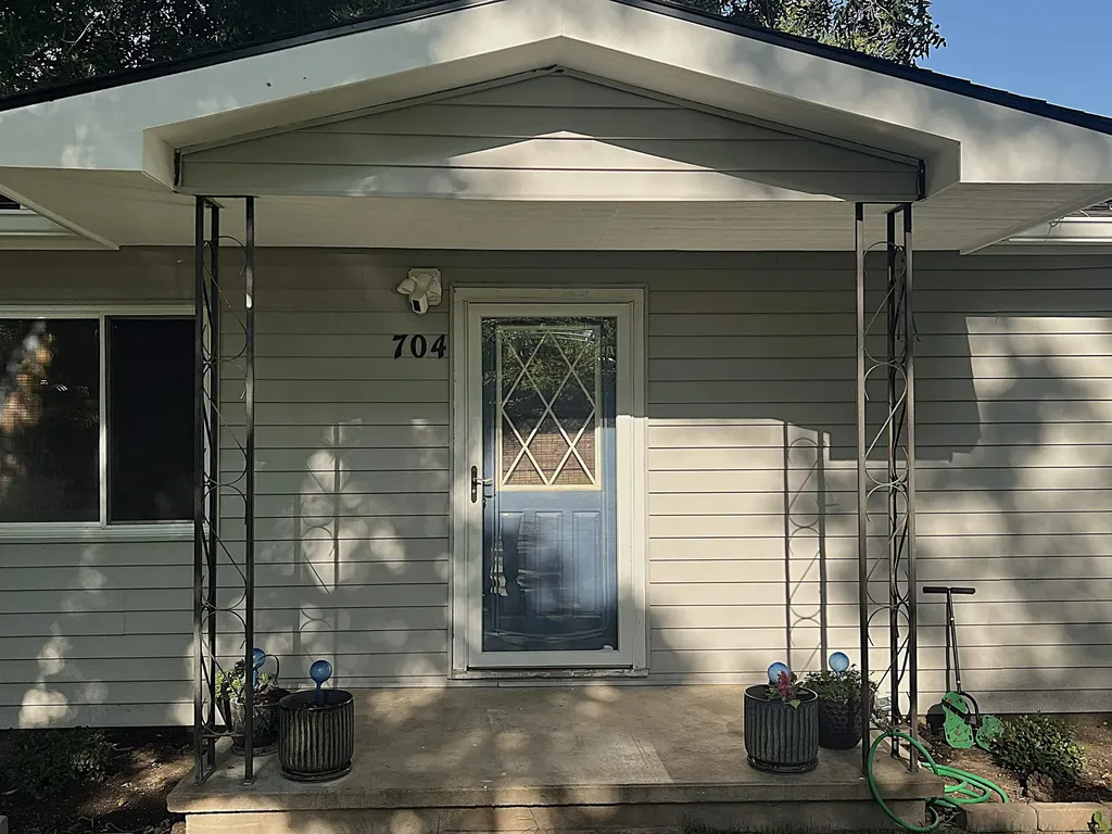 704 N Washington Sedgwick KS 67135