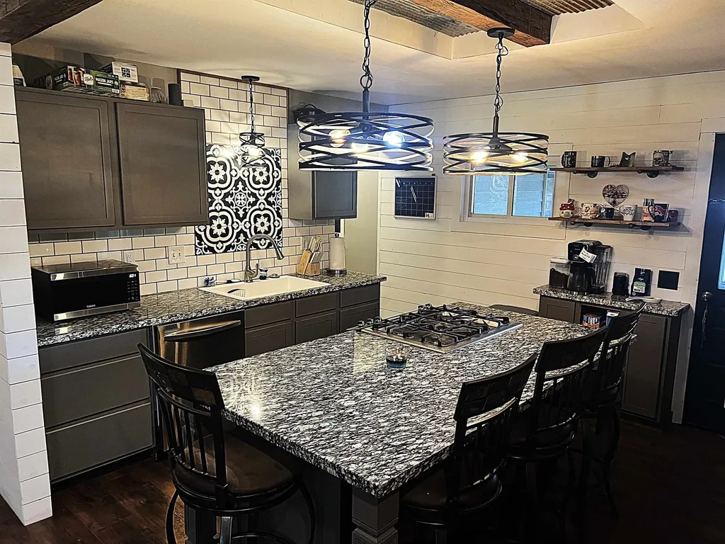 704 N Washington Sedgwick KS 67135